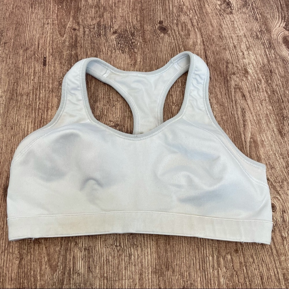 Gapfit White Razorback Sports Bra with Clasp